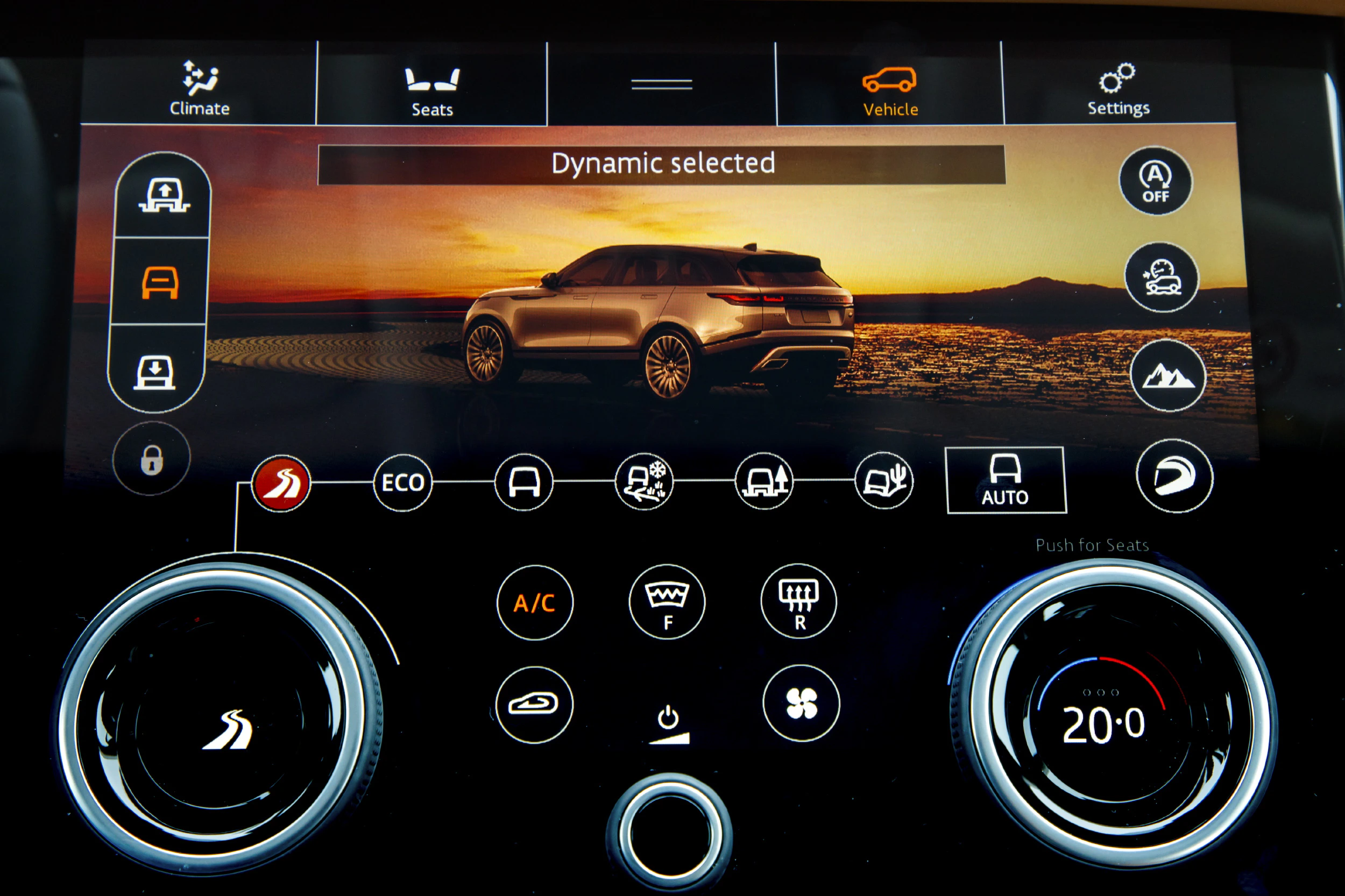Land Rover Range Rover Velar Innenansicht Detail Multimedia statisch schwarz
