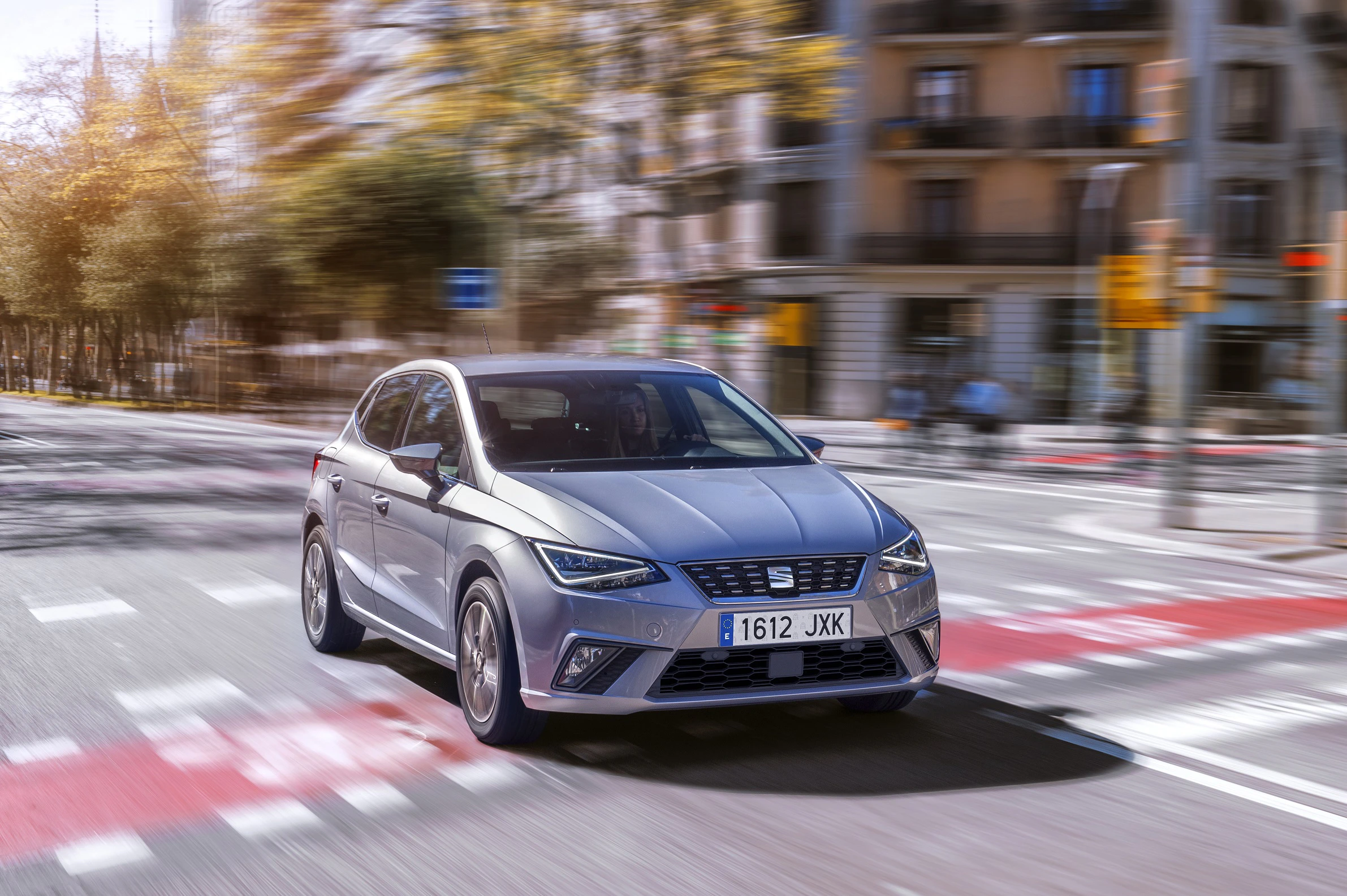 SEAT Ibiza Aussenansicht Front schräg dynamisch silber