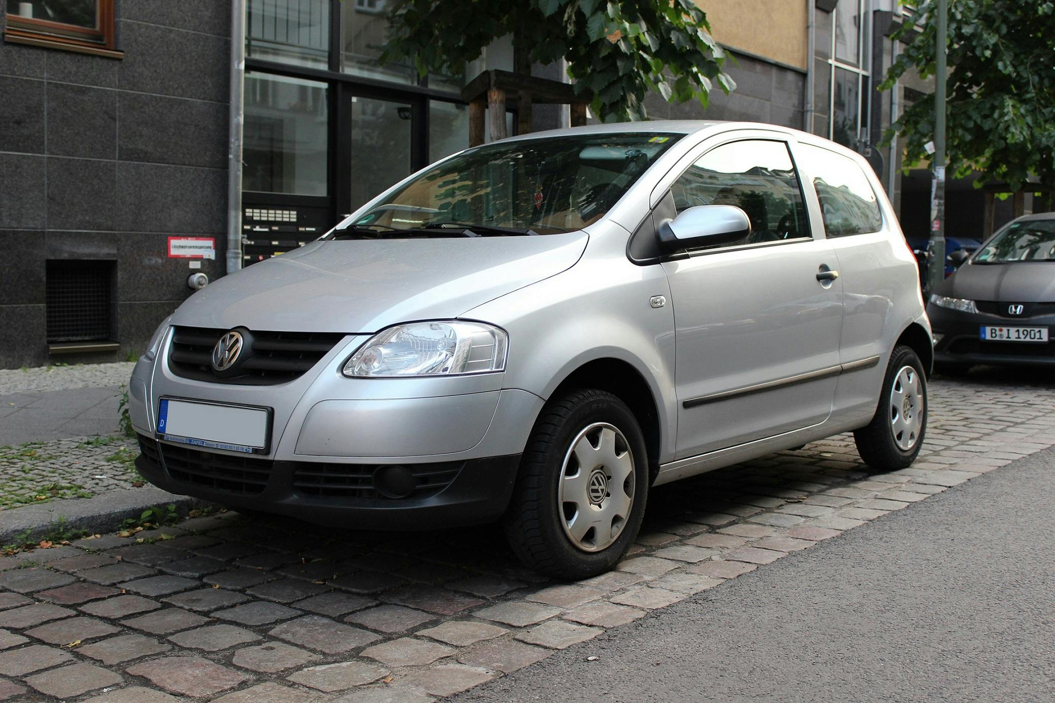 VW Fox 5Z Aussenansicht Front schräg statisch silber