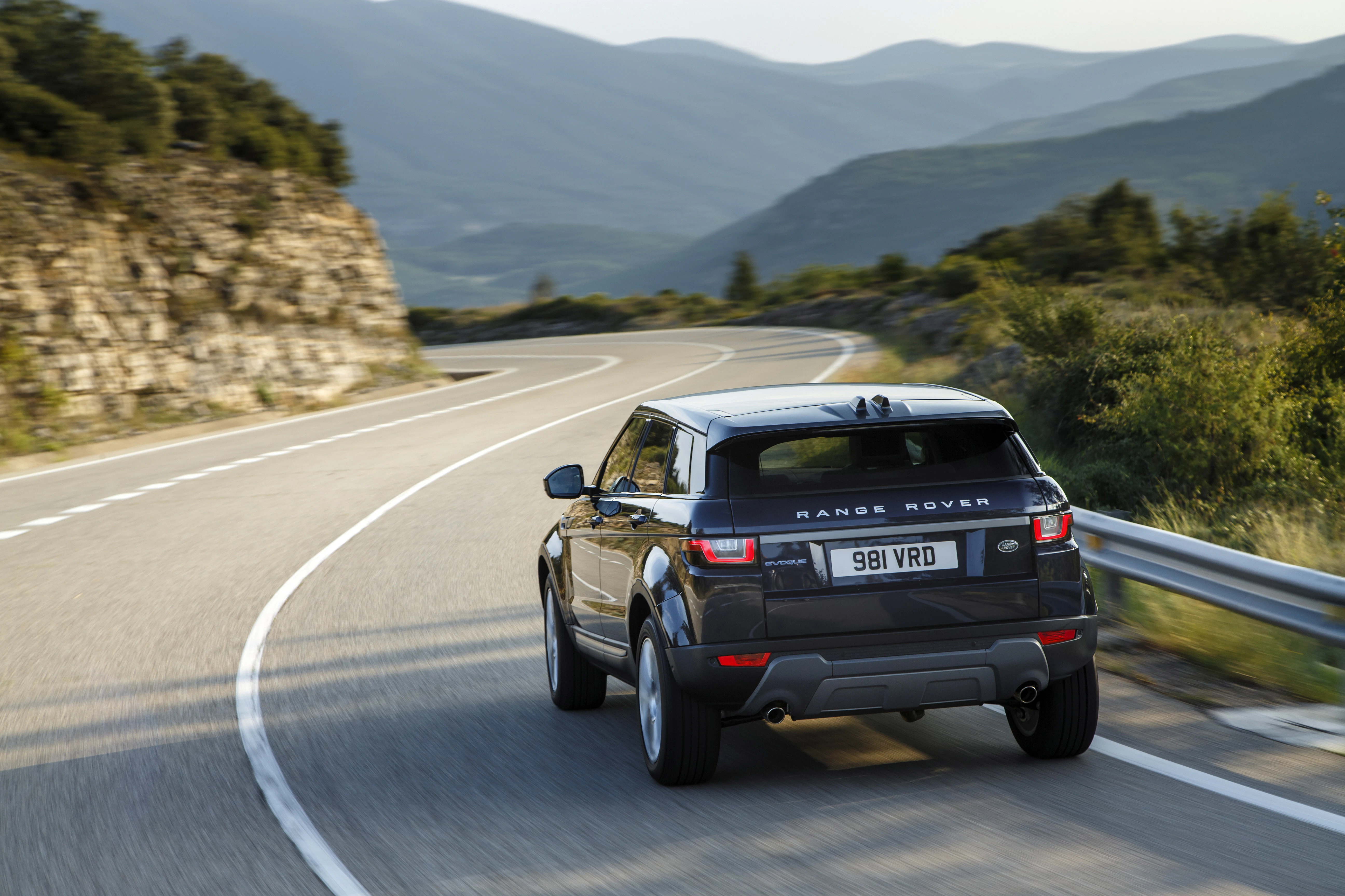 Range Rover Evoque L538 Aussenansicht Heck dynamisch schwarz
