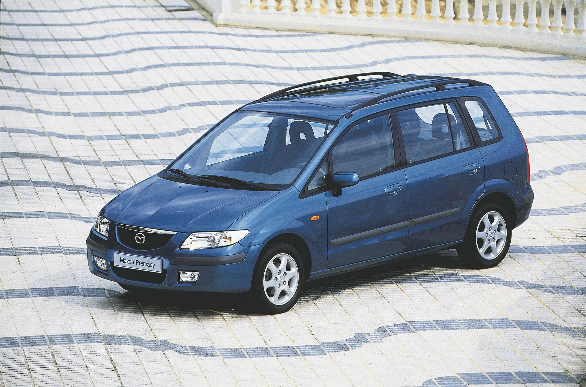 Mazda Premacy CP Aussenansicht Front schräg statisch blau