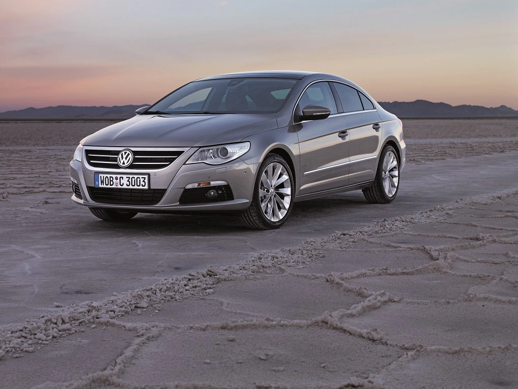 VW Passat CC Aussenansicht Front schräg statisch hellbraun