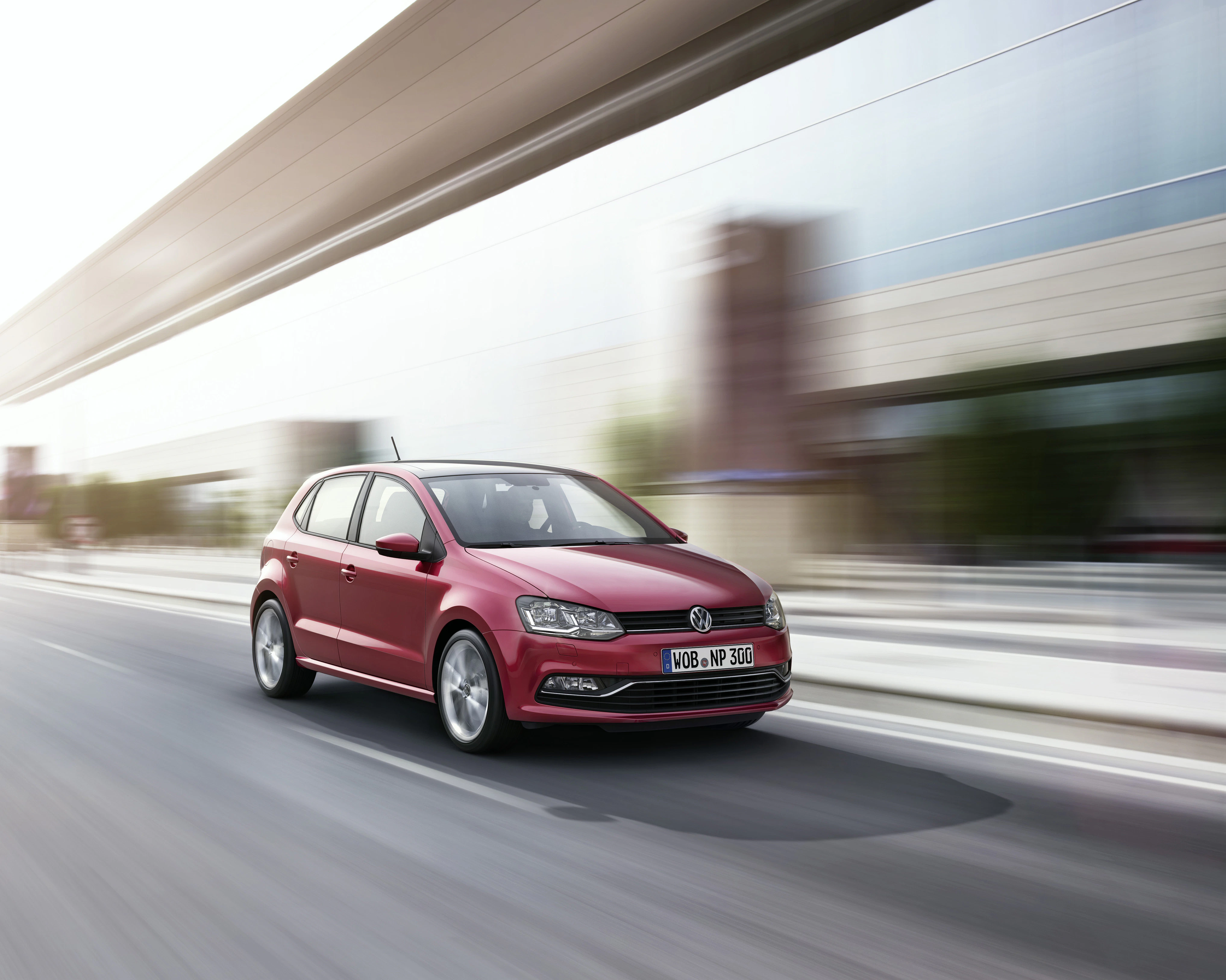 VW Polo 6R Facelift Fünftürer Aussenansicht Front schräg dynamisch rot