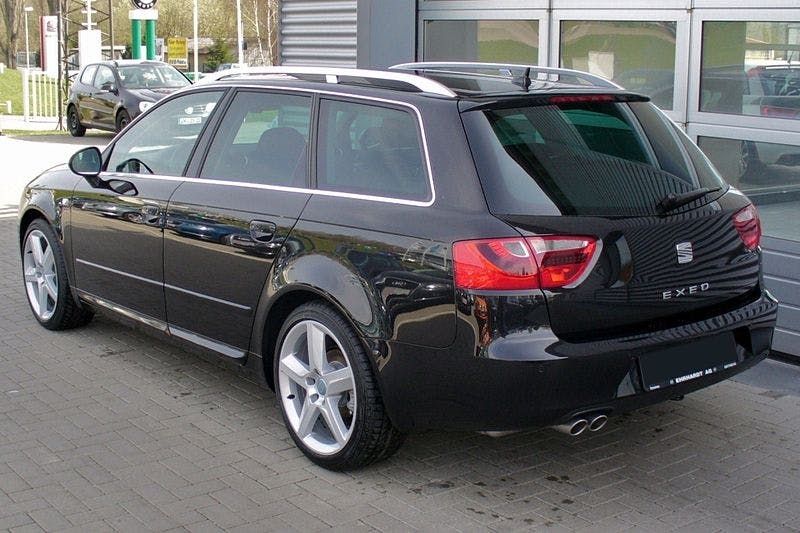 SEAT Exeo ST 3R Aussenansicht Heck schräg statisch schwarz