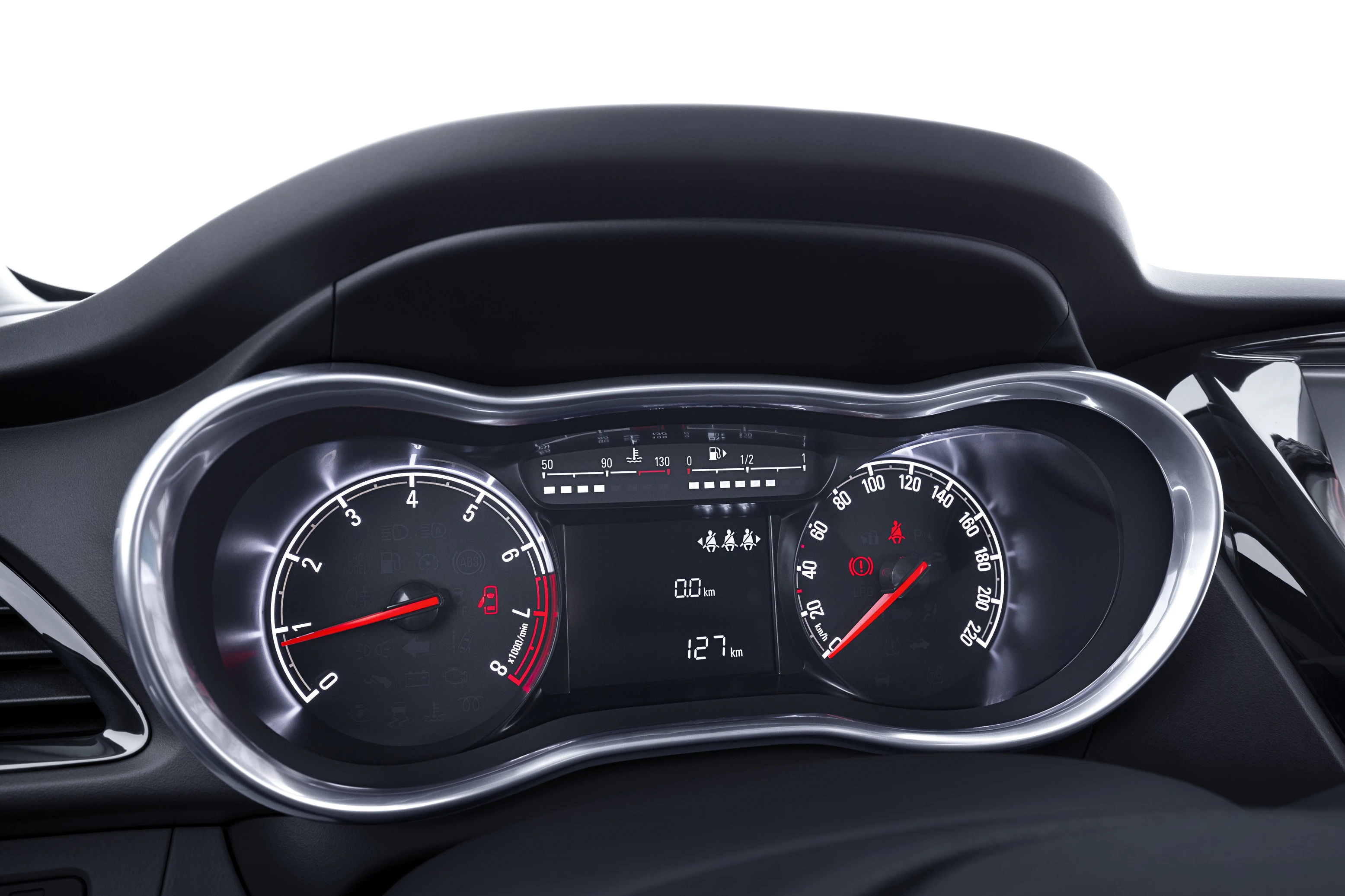 Nahaufnahme eines modernen Autotachos mit Analoganzeigen für Geschwindigkeit und Drehzahl, digitalem Kilometerzähler und Kontrollleuchten.