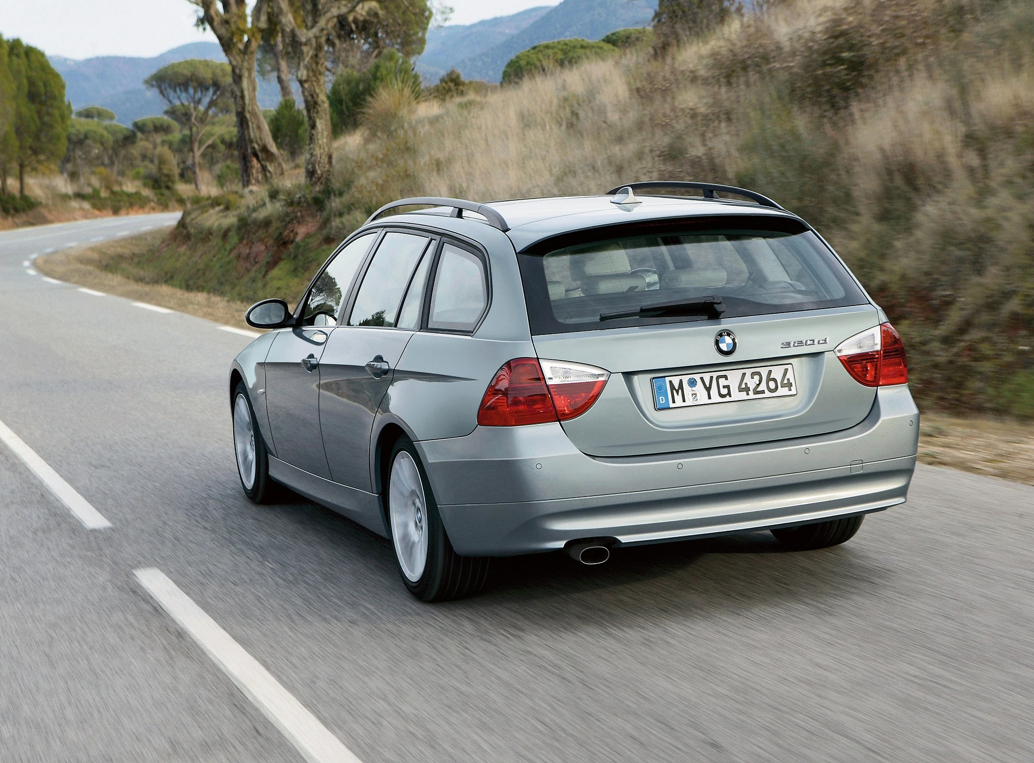 BMW 3er Touring E91 Aussenansicht Heck schräg dynamisch silber