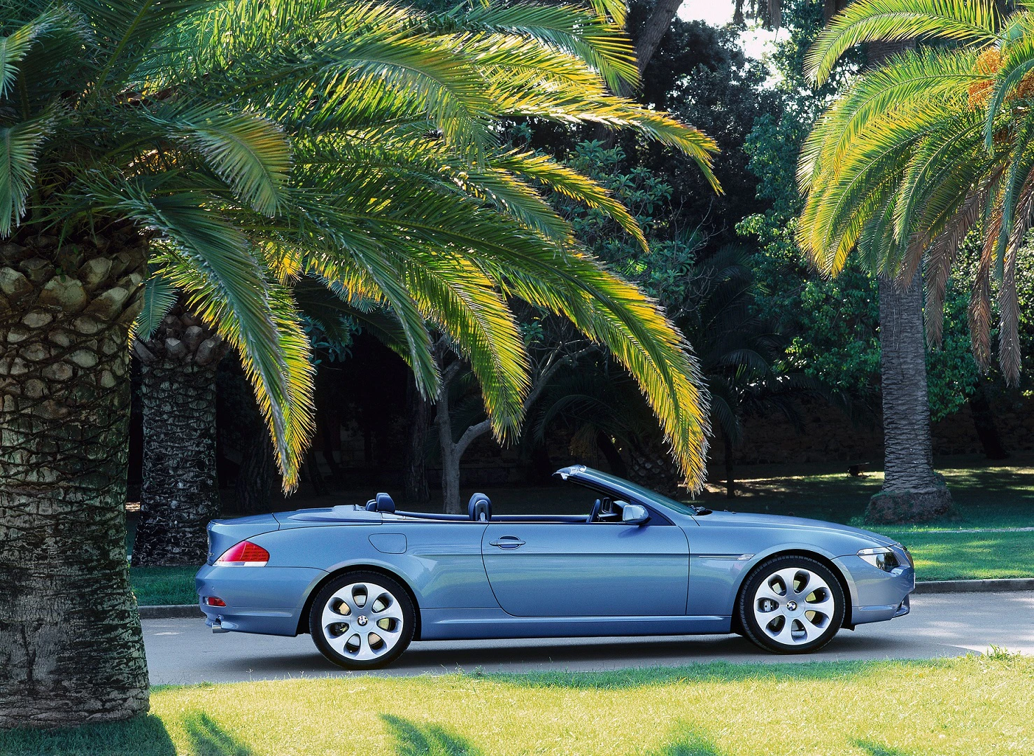 BMW 6er Cabriolet E64 Aussenansicht Seite statisch blau