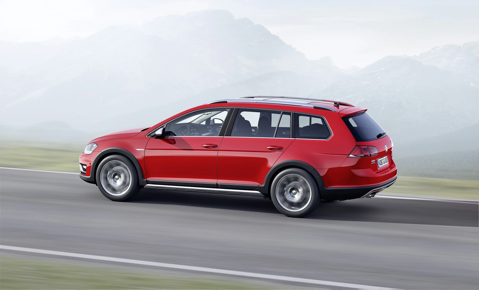 VW Golf 7 Alltrack Variant Aussenansicht Seite dynamisch rot