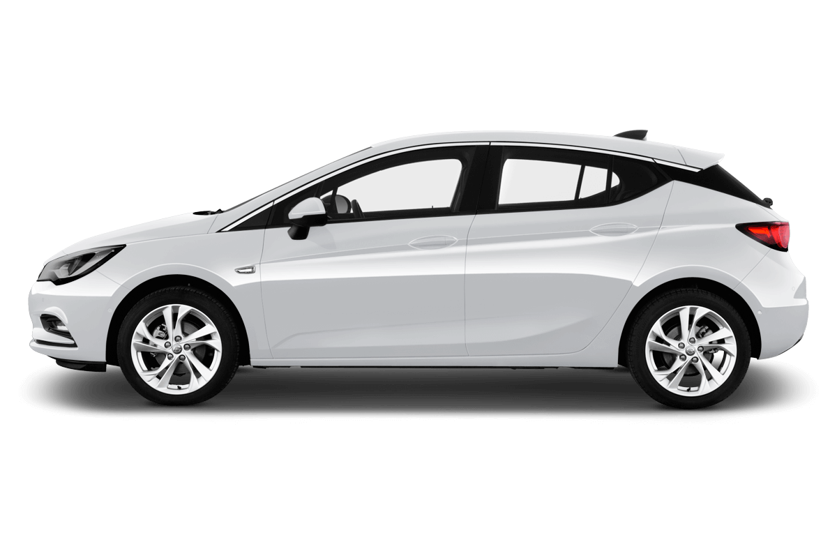 Weißer Kompaktwagen in Seitenansicht vor weißem Hintergrund.