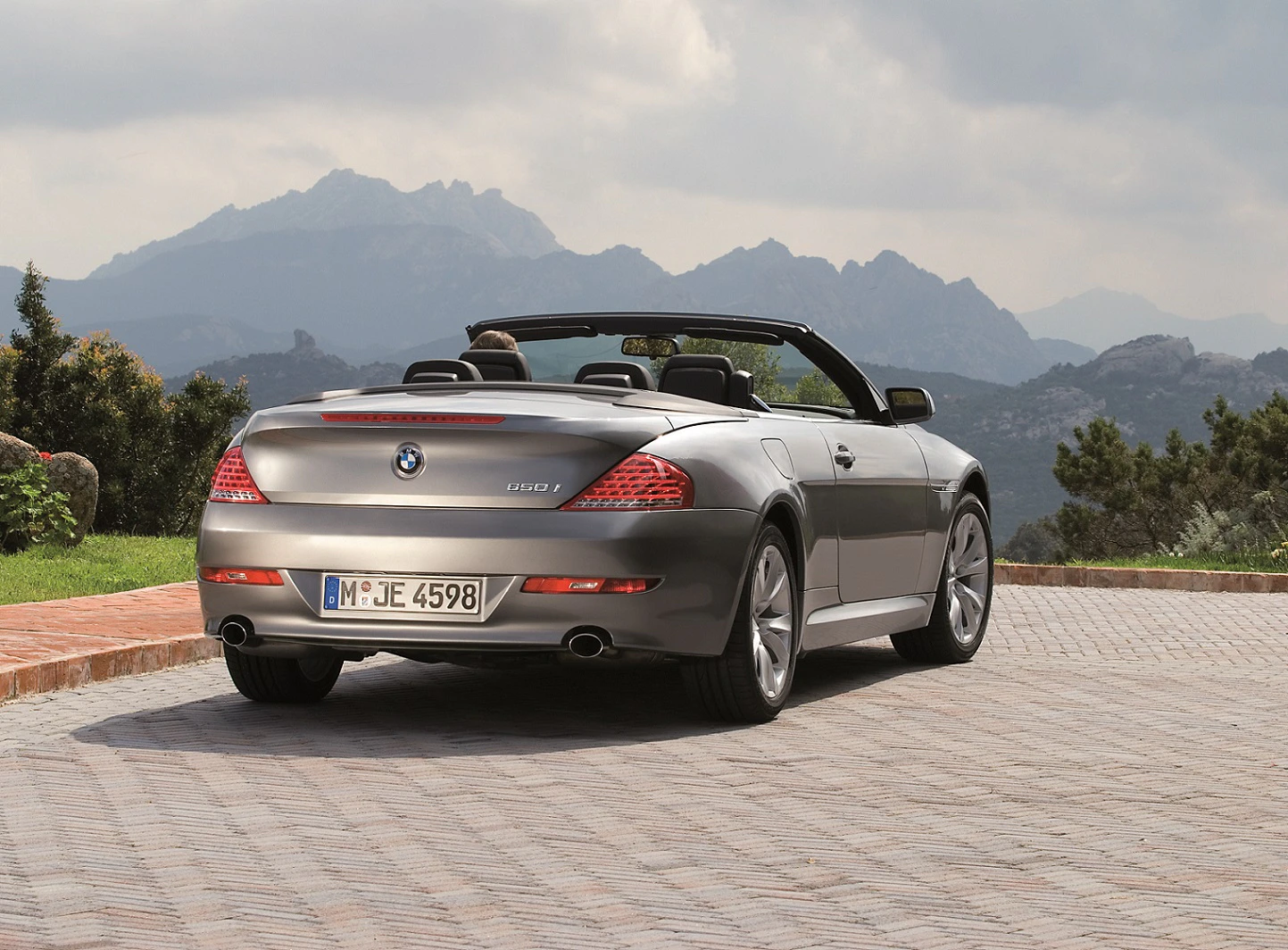 BMW 6er Cabriolet E64 Aussenansicht Heck schräg statisch grau