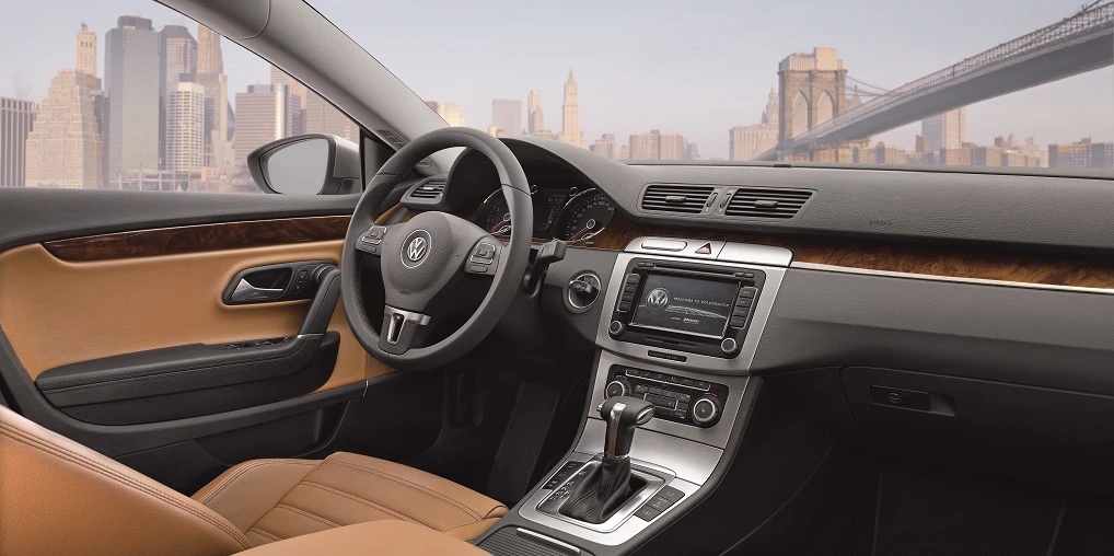 VW CC Innenansicht Beifahrerposition statisch hellbraun