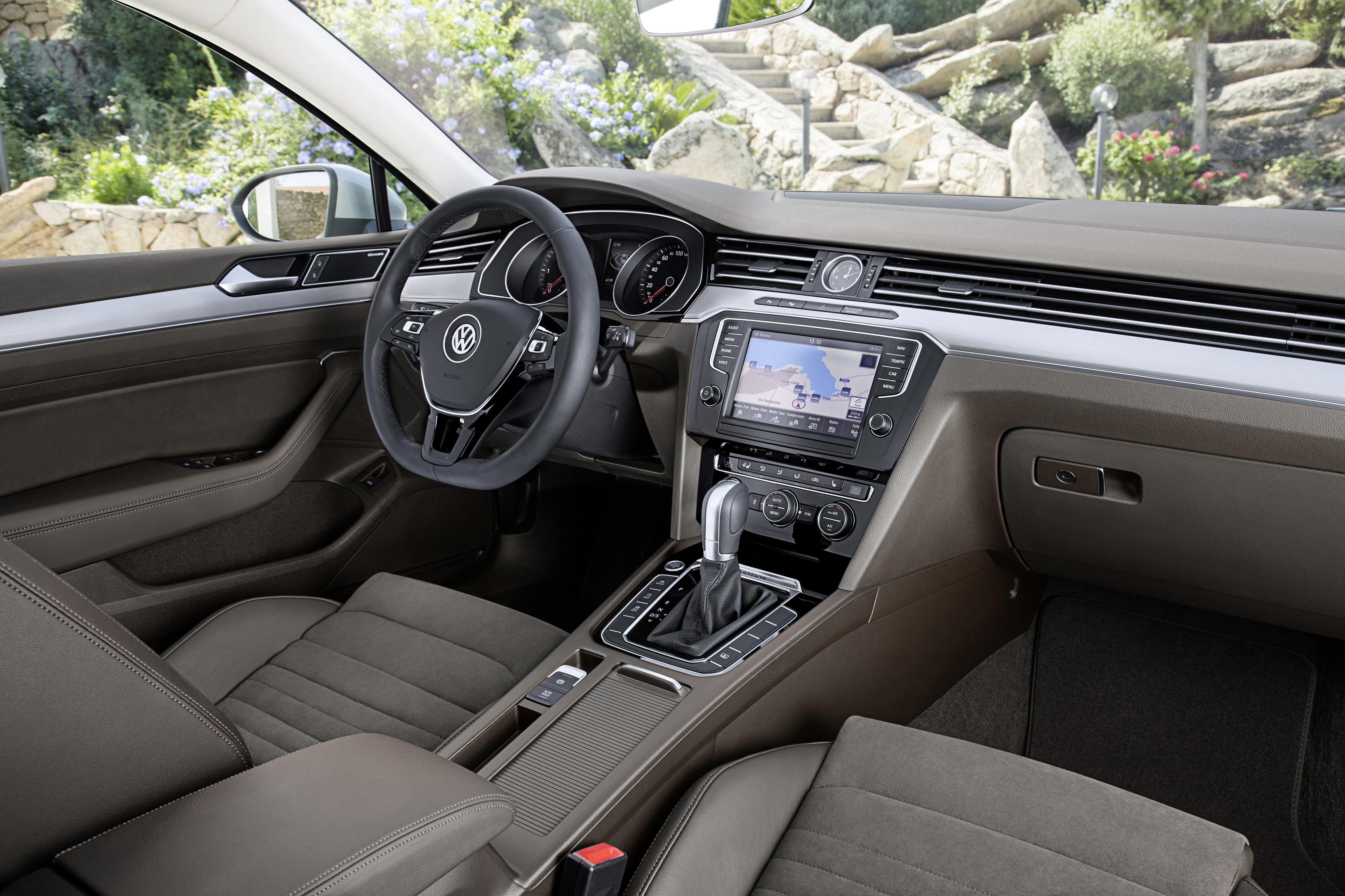 VW Passat B8 Variant Innenansicht Beifahrerposition hellbraun