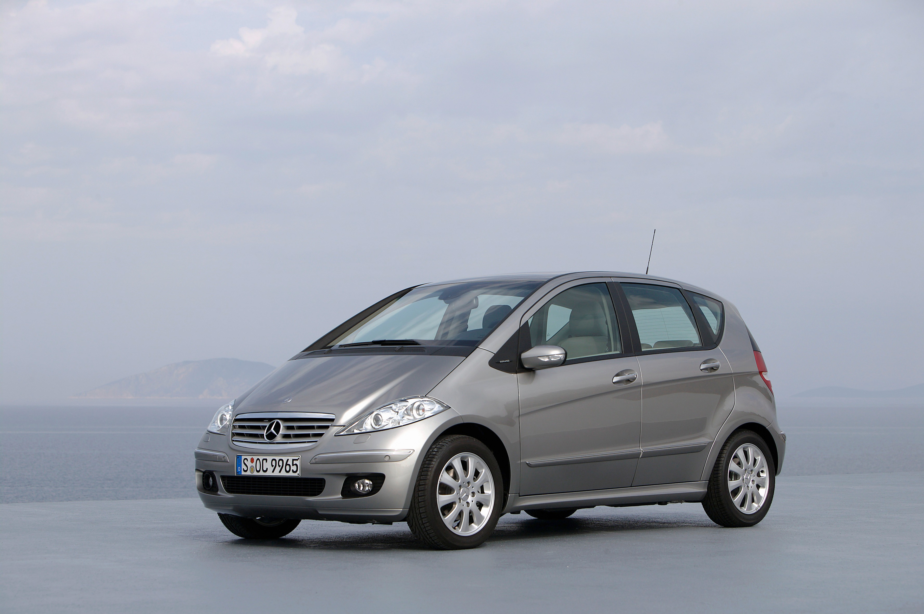 Mercedes a w169 2004. Мерседес бенц с класс 2004. Мерседес бенц а класс 169. Мерседес а 170. Мерседес бенц а 160.