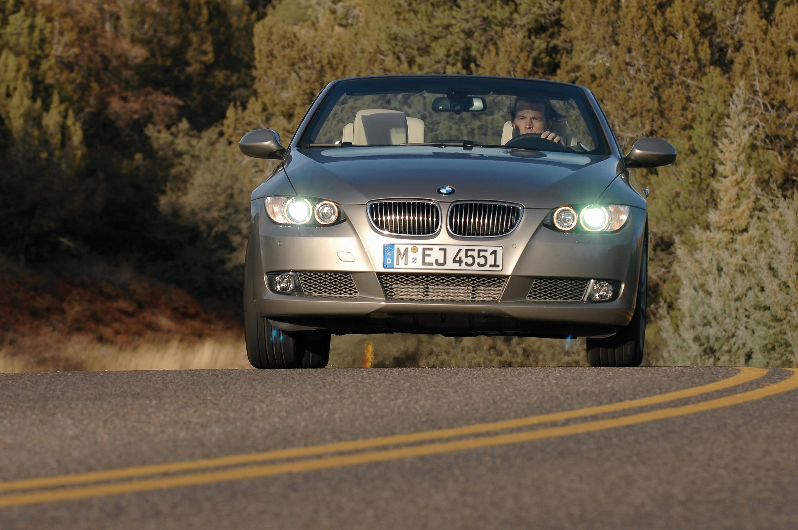 BMW 3er Cabriolet Aussenansicht Front dynamisch beige