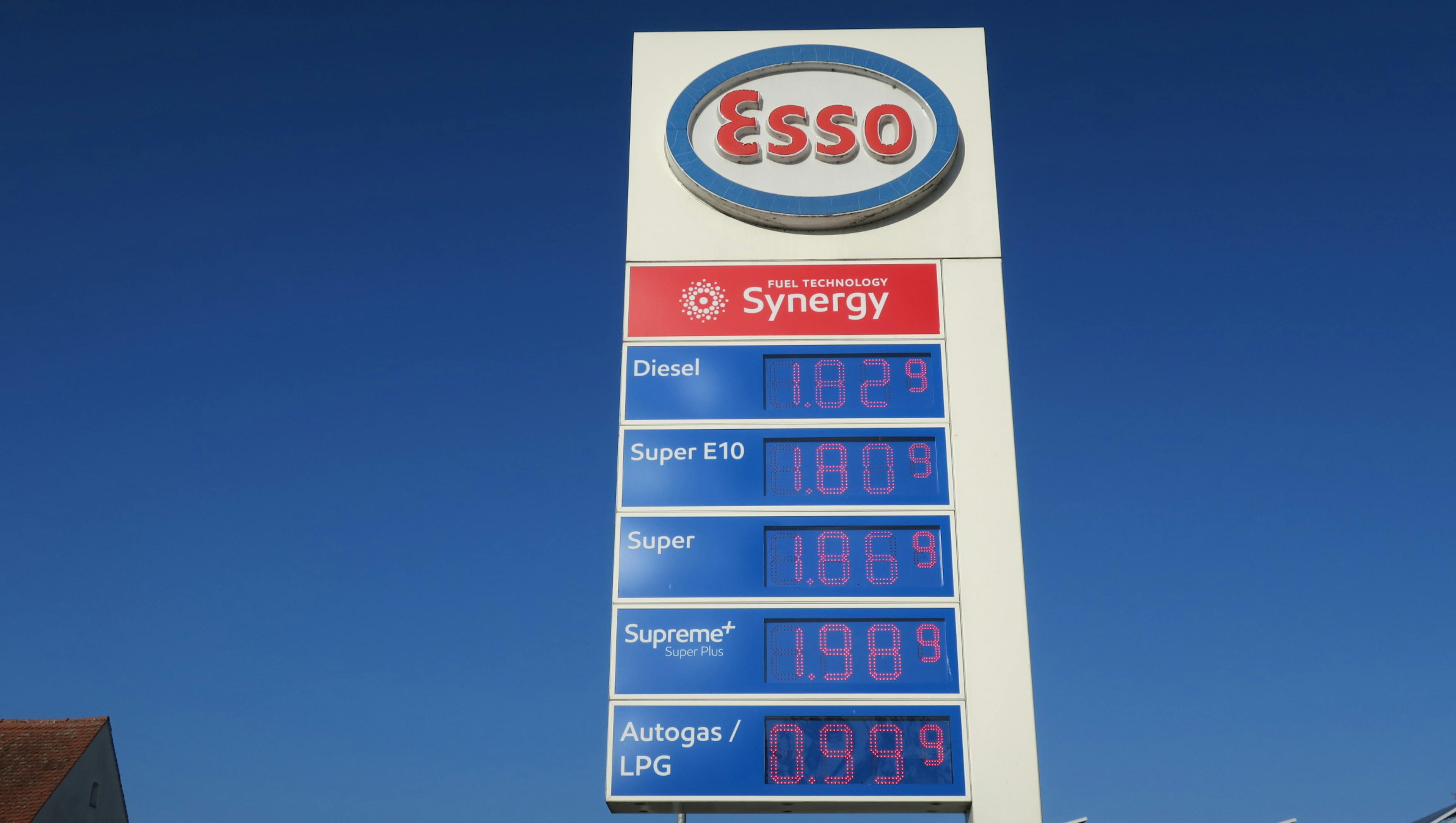 Essotafel mit Treibstoffpreisen