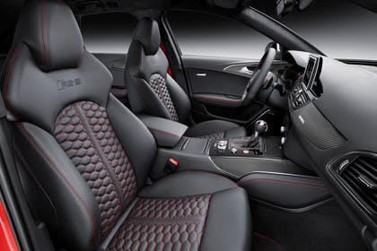 Audi RS6 Avant C7 Innenansicht Vordersitze Studio statisch schwarz