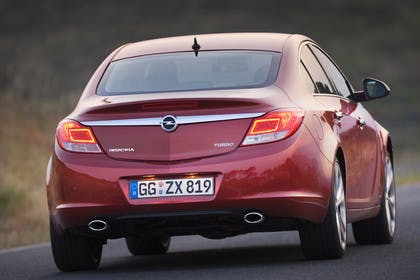 Opel Insignia A  Aussenansicht Heck dynamisch rot