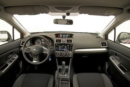 Subaru Impreza G4 Innenansicht statisch Studio Vordersitze und Armaturenbrett