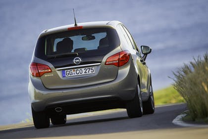 Opel Meriva B Aussenansicht Heck dynamisch grau