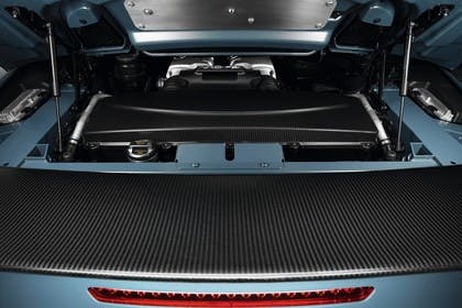 Audi R8 Spyder Aussenansicht Detail Mittelmotor Studio statisch blau