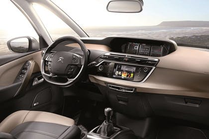 Citroën Grand C4 Picasso 2 Innenansicht statisch Vordersitze und Armaturenbrett beifahrerseitig