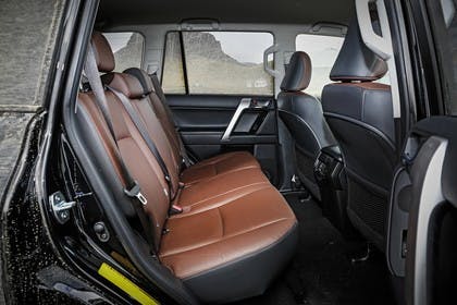 Toyota Land Cruiser J15 Innenansicht Detail statisch schwarz braun Rückbank