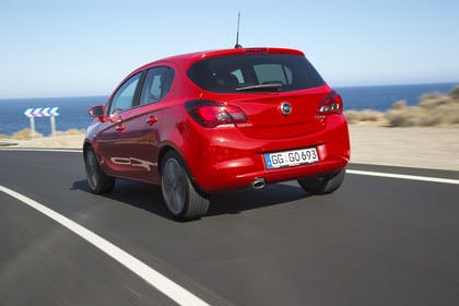 Opel Corsa E 5Türer  Aussenansicht Heck schräg dynamisch rot