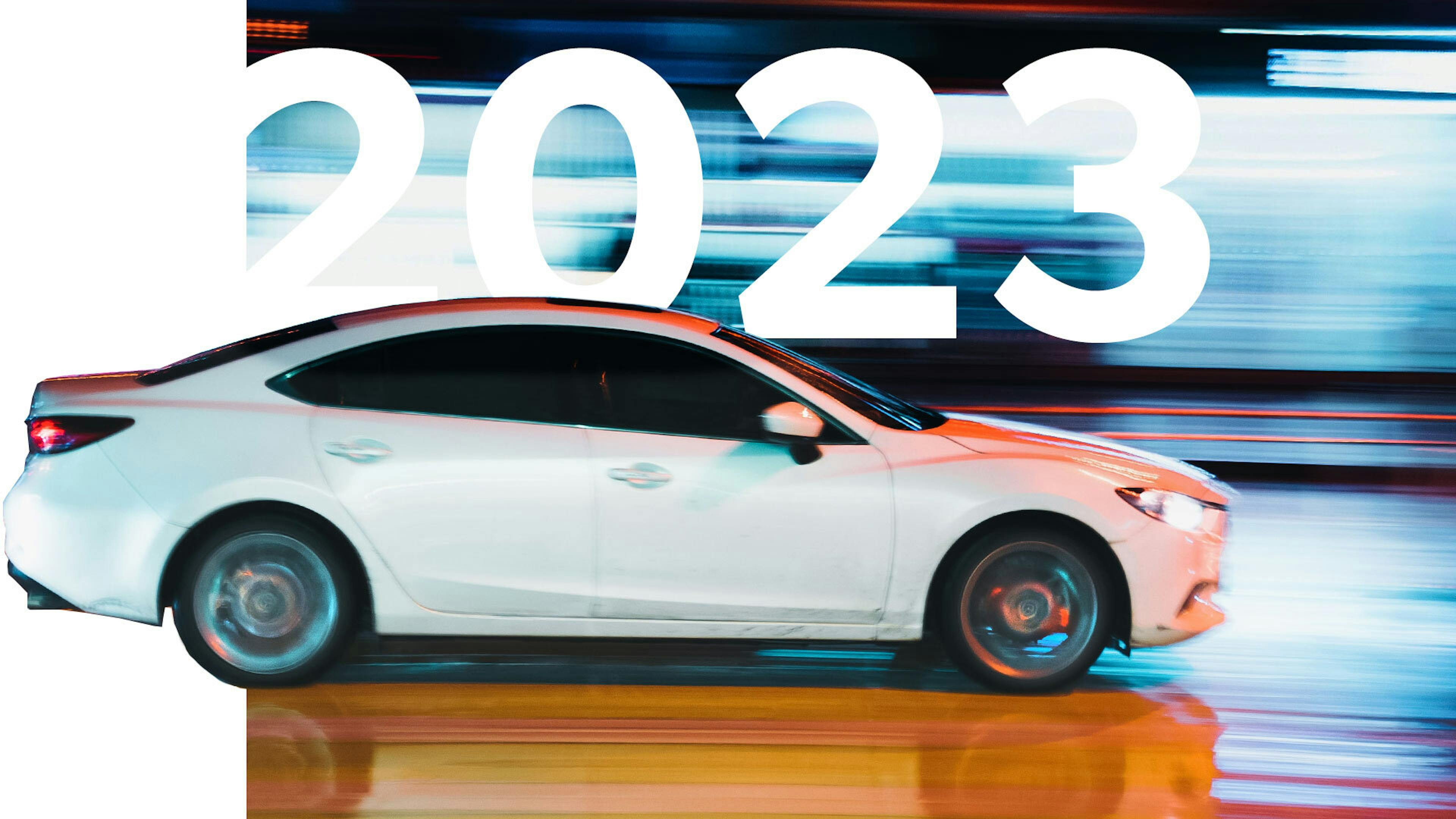 Montage eines weißen Pkw und der Jahreszahl 2023.
