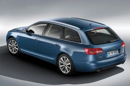 Audi A6 4F Avant Facelift Aussenansicht Heck schräg Studio statisch blau