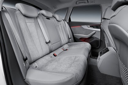 Audi A4 allroad quattro Innenansicht Rücksitzbank Studio statisch grau