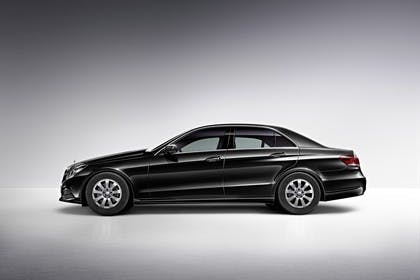 Mercedes E-Klasse W212 Aussenansicht Studio Seite statisch schwarz