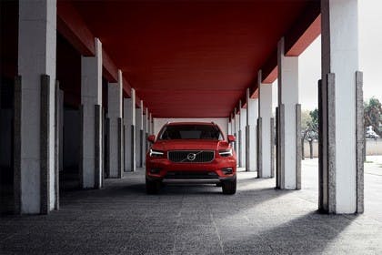 Volvo XC40 Aussenansicht Front statisch rot