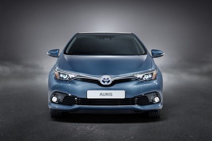 Toyota Auris Hybrid Schrägheck E18 Aussenansicht Front statisch Studio blau