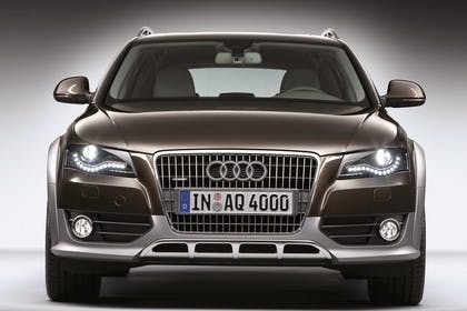 Audi A4 B8 Allroad Aussenansicht Front Studio statisch braun
