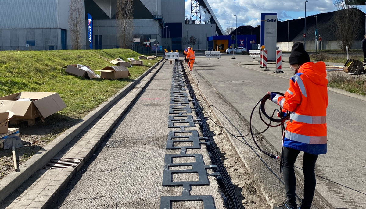 Eine Straße die zur Smartroad umgebaut wird.