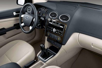 Ford Focus MK2 Studio Innenansicht Beifahrerposition statisch beige schwarz