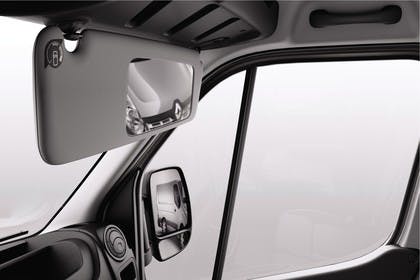 Renault Master 3 Combi Innenansicht statisch Studio Detail Rückspiegel rechts
