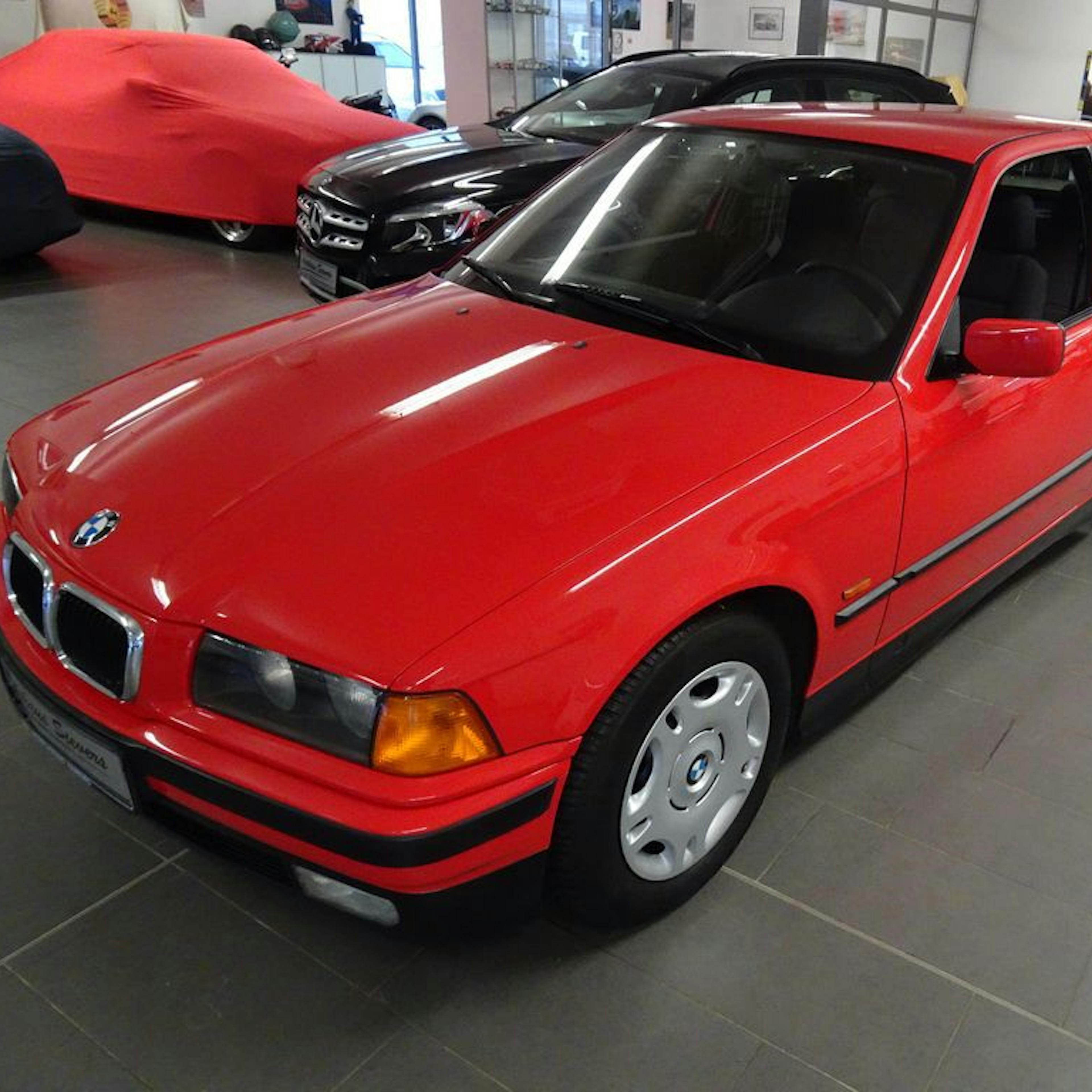 BMW 3er Compact (E36) in rot