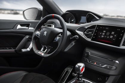 Peugeot 308 GTi T9 Innenansicht statisch Fahrersitz Handschalter und Armaturenbrett beifahrerseitig