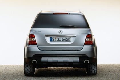 Mercedes M-Klasse W164 Studio Aussenansicht Heck statisch silber