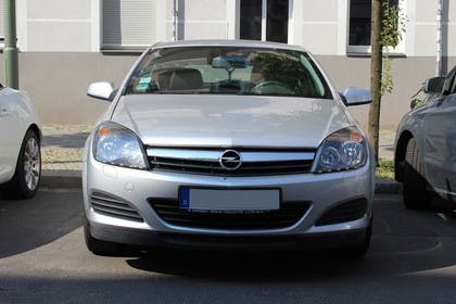 Opel Astra H 5Türer Aussenansicht Front statisch silber