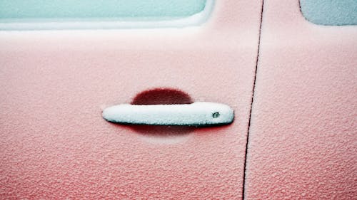 Autotür zugefroren  Autodichtungen pflegen 