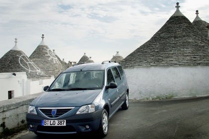 Dacia Logan MCV Aussenansicht Front schräg statisch blau
