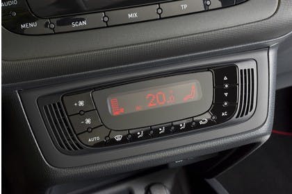 SEAT Ibiza SC 6P Innenansicht Klimatronik
