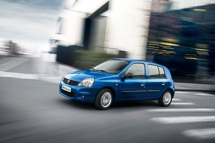 Renault Clio B Facelift Fünftürer Aussenansicht Seite schräg dynamisch blau