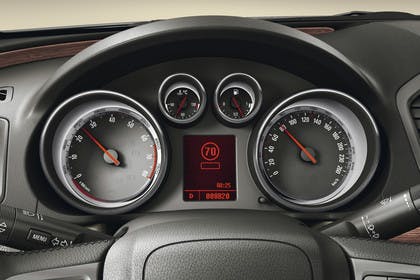 Opel Insignia A Innenansicht Detail Kombiinstrument statisch schwarz