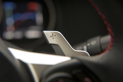 Subaru BRZ Innenansicht statisch Detail Lenkrad-Schaltwippen
