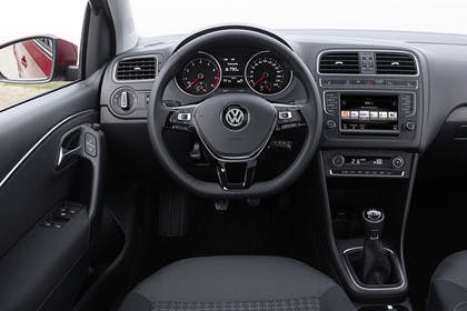 VW Polo 6R Facelift Fünftürer Innenansicht Fahrerposition 5-Gang statisch schwarz