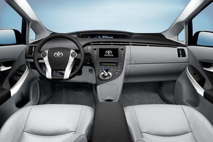 Toyota Prius ZVW30 Innenansicht statisch Studio Vordersitze und Armaturenbrett