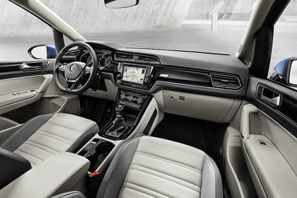 VW Touran 2 Innenansicht Beifahrerposition statisch grau